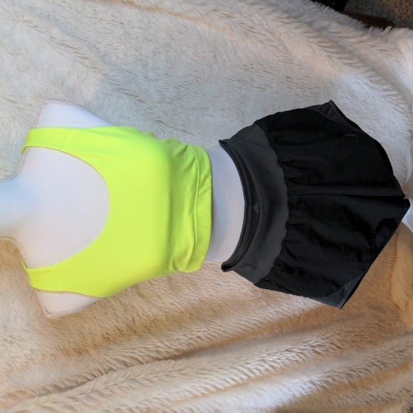 Adidas women’s running shorts SZ S - Picture 2 of 10